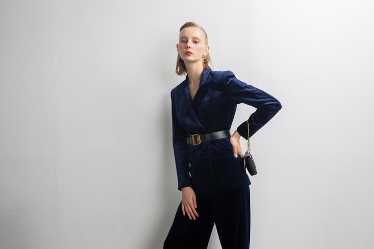 人林琴,公司经营范围包括:服装设计,服装服饰及辅料,鞋帽,针纺织品
