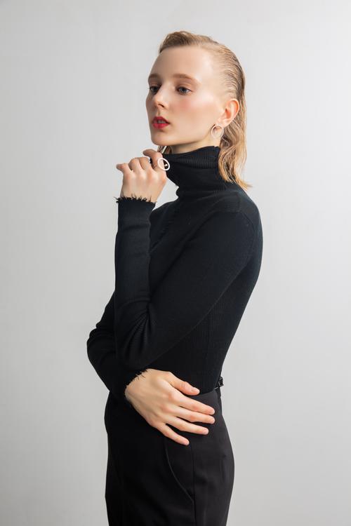 人林琴,公司经营范围包括:服装设计,服装服饰及辅料,鞋帽,针纺织品